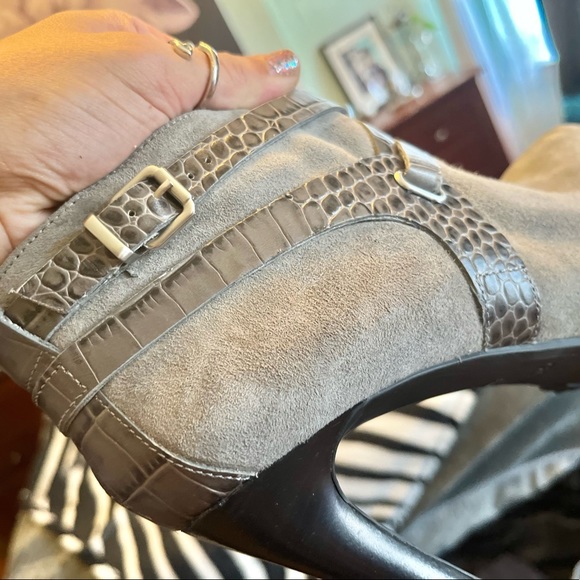 Grey Suede Crock Booties!!! - Picture 9 of 10